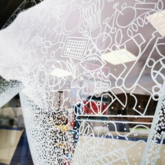 vitrine du bureau de presse de Servon sur Vilaine.